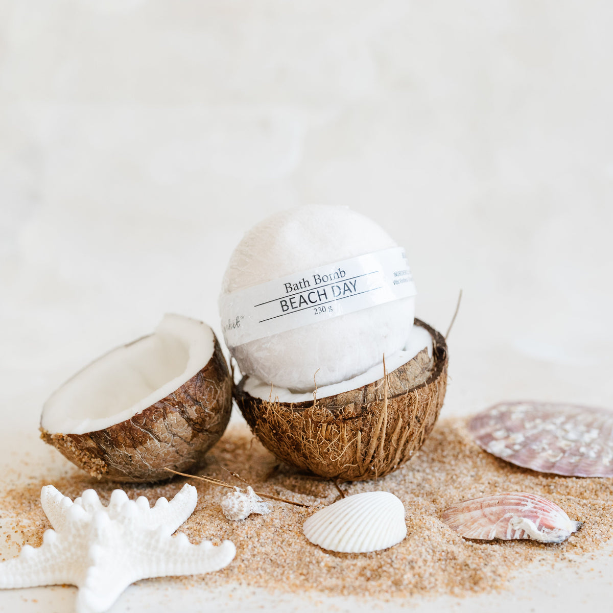 BEACH DAY Luxurious Bath Bomb - The Scented Market Bath Additives