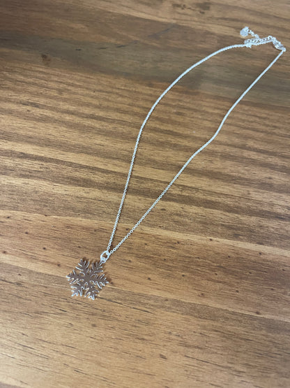 Necklace - Silver Snowflake - The Scented Market 