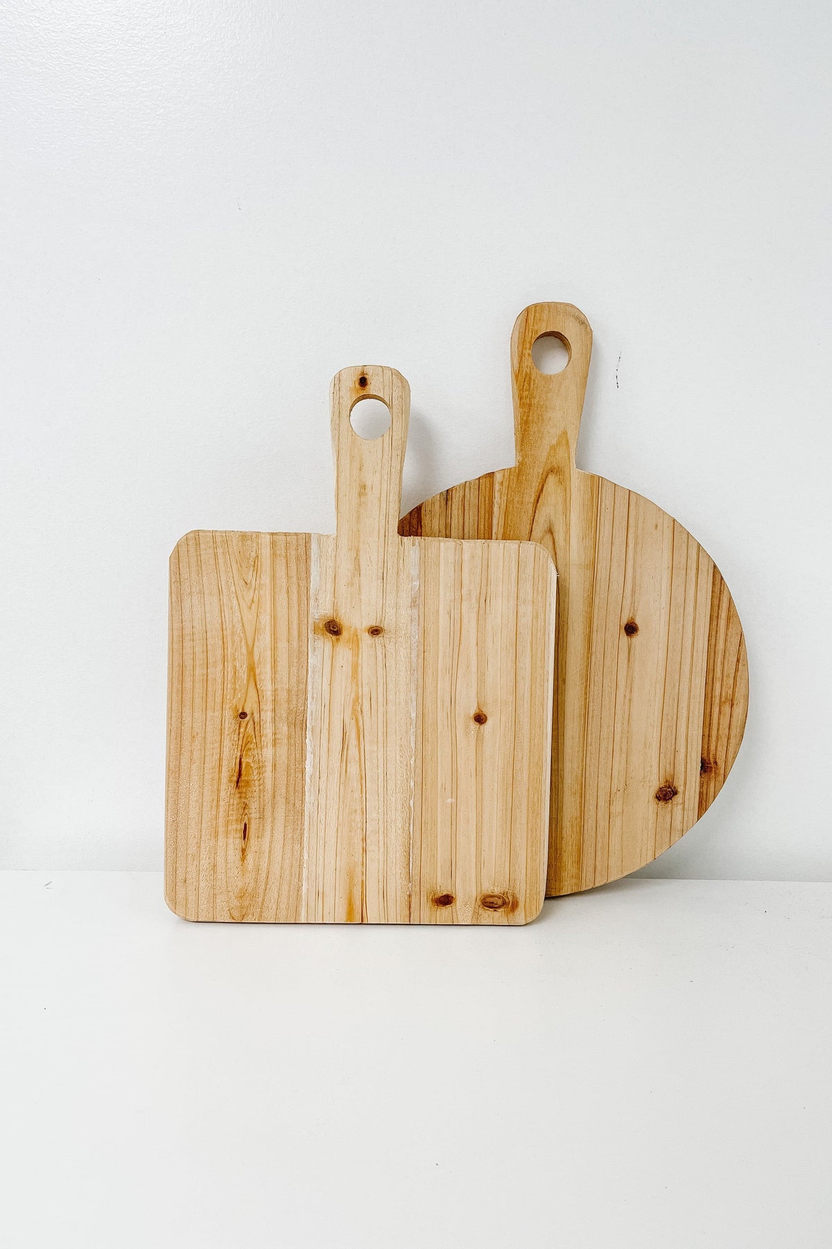 Circle Rustic Cutting Board / Charcuterie Board – Handmade Wooden Serving Board - The Scented Market  Display Boards   